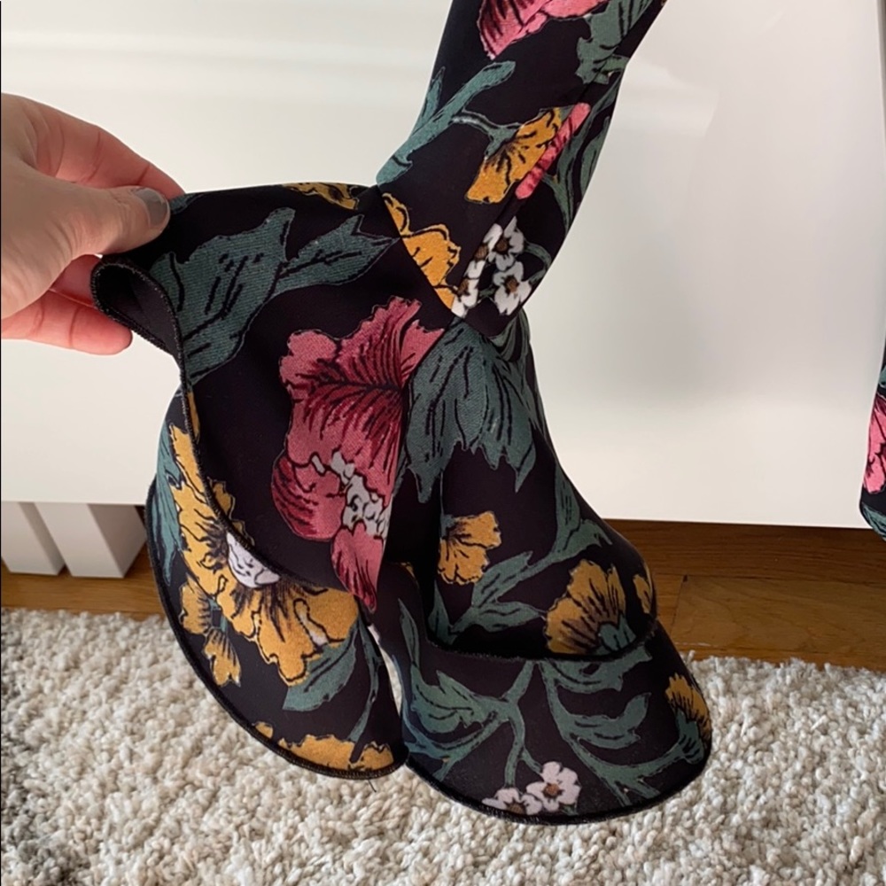 C/MEO Collective Floral Ruffle Blouse - Picture 3 of 3